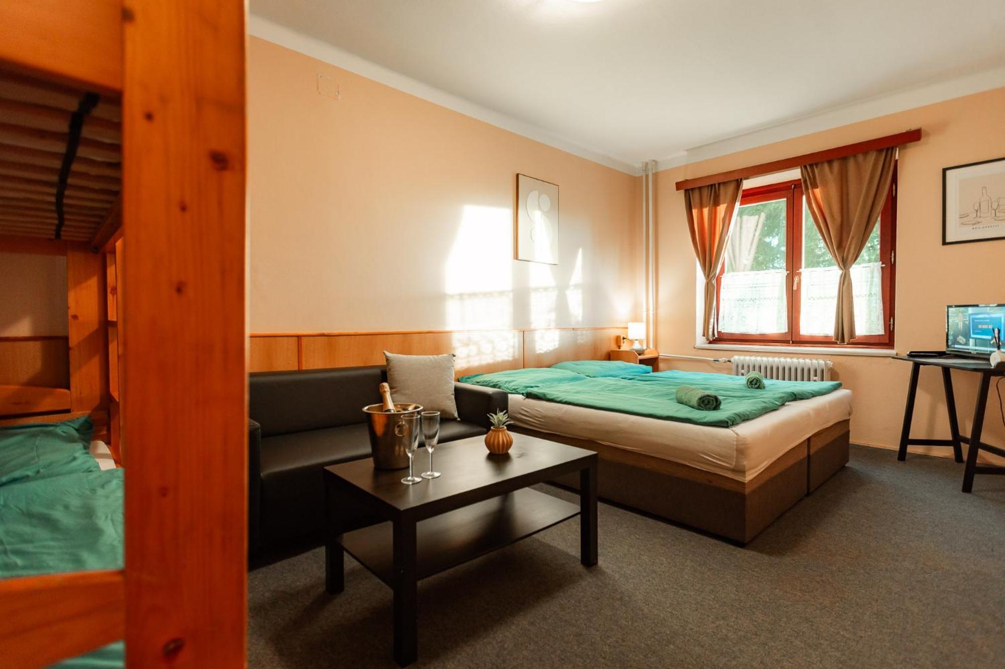Hotel Rozkos Ceska Skalice Room photo