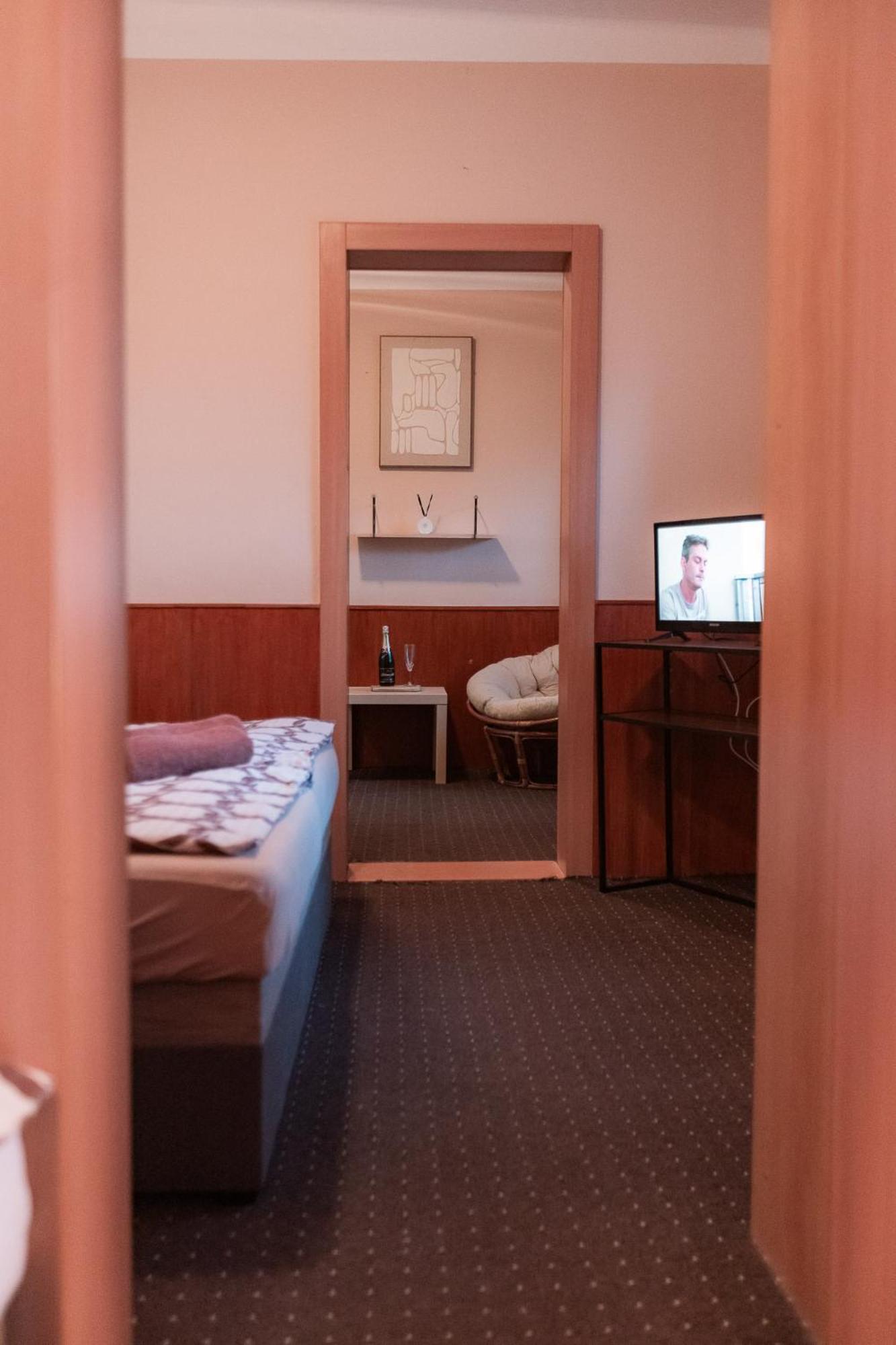 Hotel Rozkos Ceska Skalice Room photo